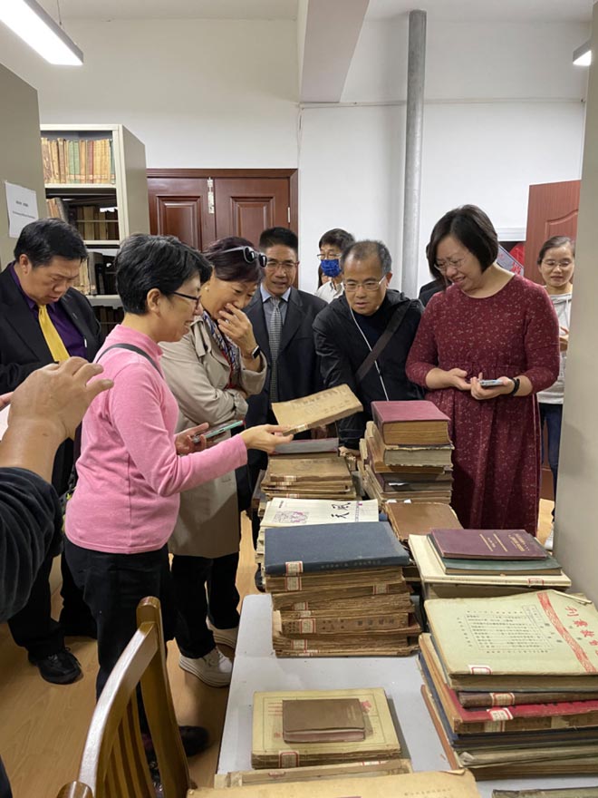 华东神学院接待美国纽约神学教育中心访问团 华东神学院接待美国纽约神学教育中心访问团